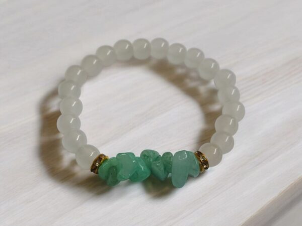 Beautiful natural Crushed Stones & Glass Beads Bracelet