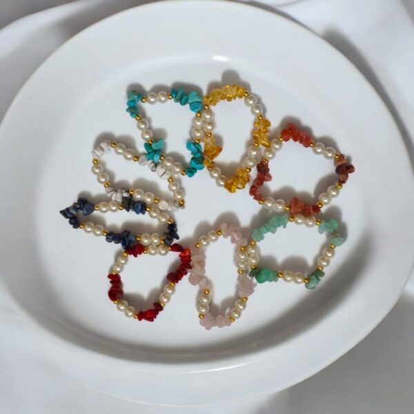 Crushed stones and pearl beads Bracelets.